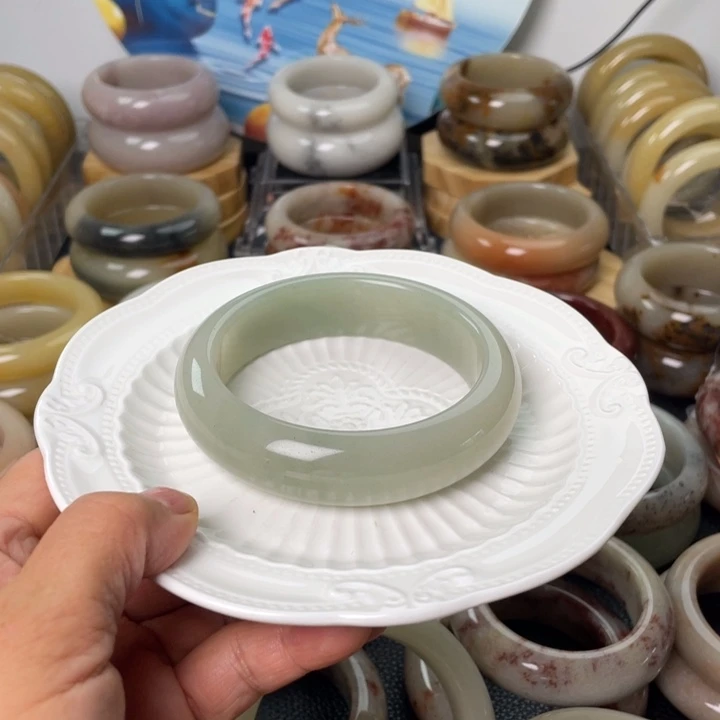 未镶嵌手镯石英质玉