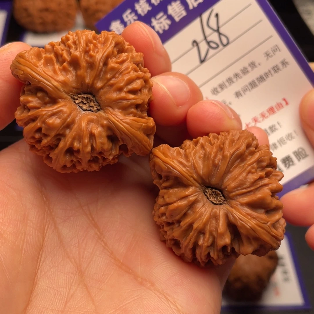 文玩核桃把件凹底红皮南疆石42尺