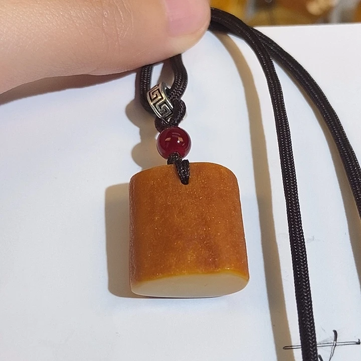 未镶嵌琥珀珠宝奇石