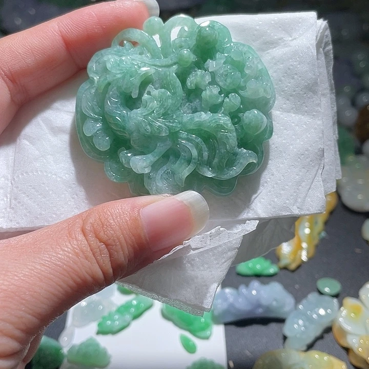 颈饰未镶嵌翡翠天