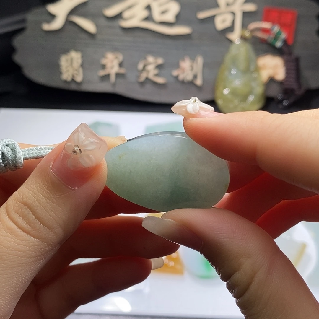 翡翠未镶嵌颈饰材料