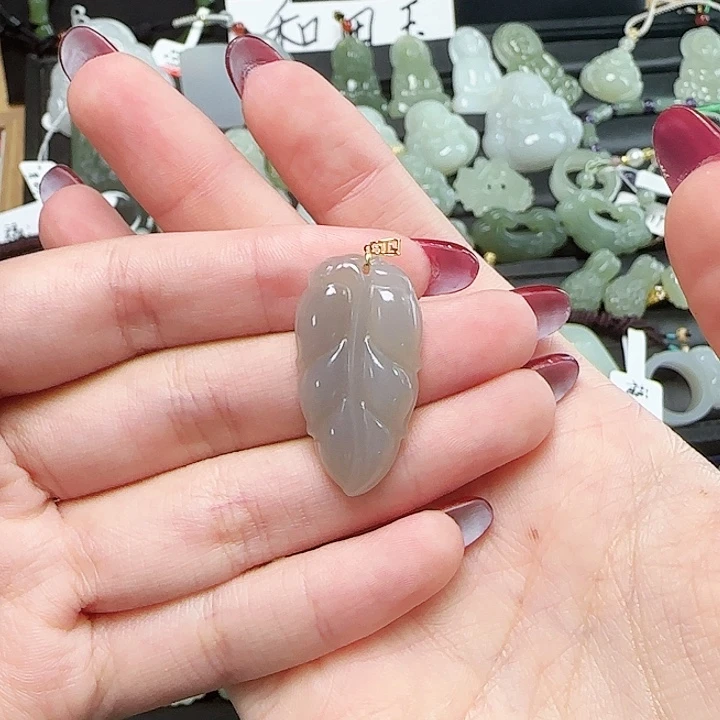和田玉18K金镶嵌颈饰