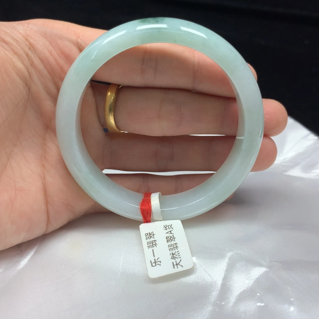 翡翠未镶嵌手镯（圆镯）57.5