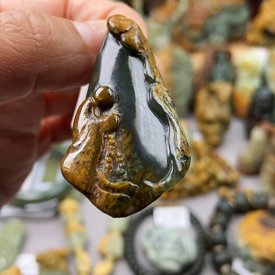 岫岩河磨玉（透闪石质玉）挂坠未镶嵌大*散