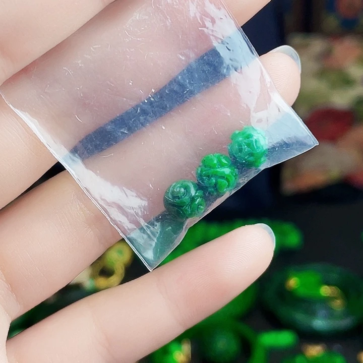 翡翠未镶嵌颈饰多样性