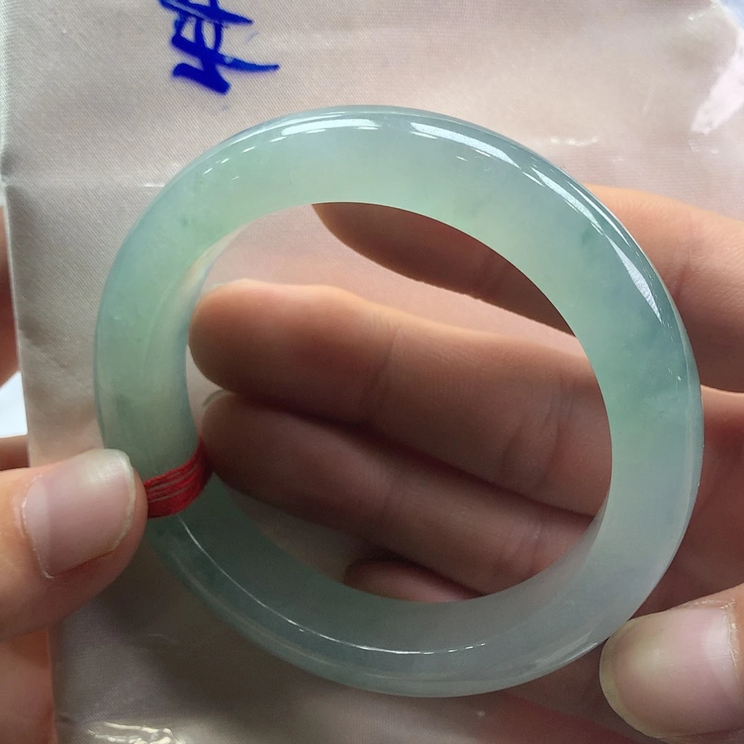 翡翠手镯未镶嵌翡翠