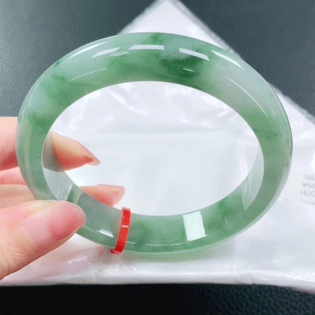 翡翠手镯未镶嵌56圈
