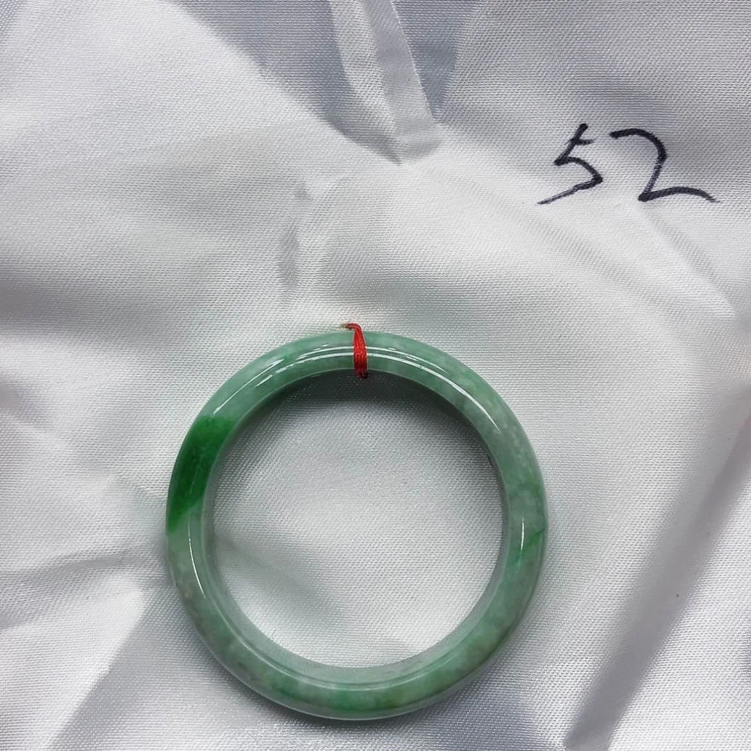 翡翠手镯未镶嵌多样性