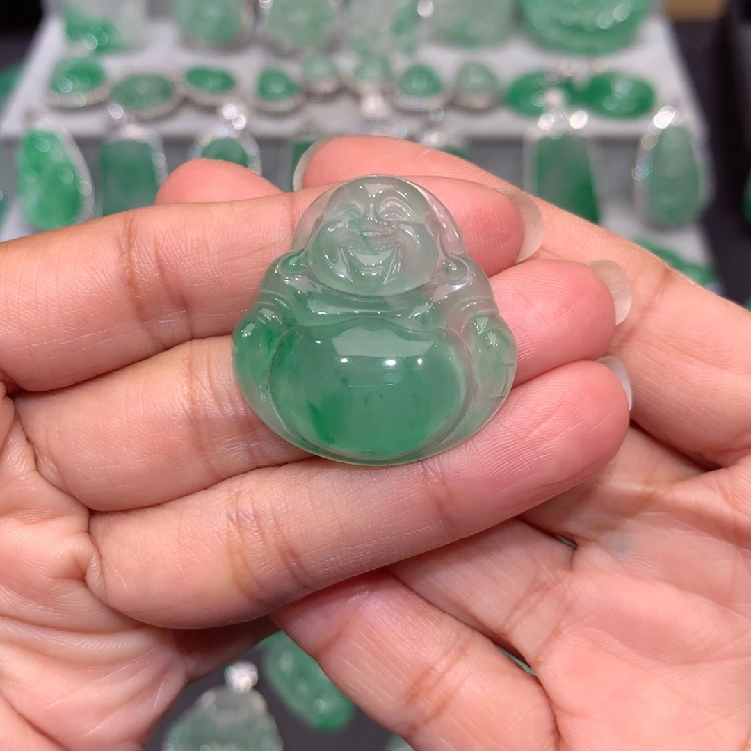 颈饰未镶嵌石英质玉（非洲翠）