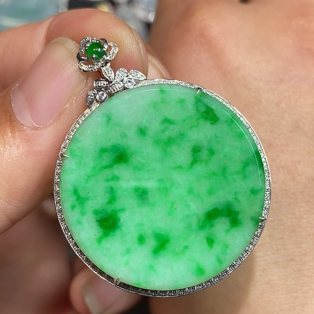 翡翠颈饰18K金镶嵌无事牌