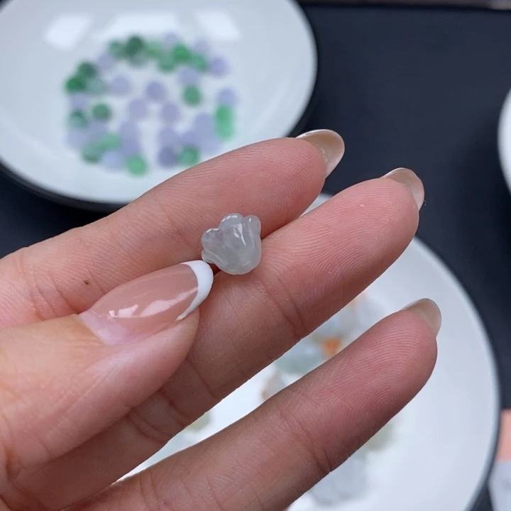 l***.翡翠未镶嵌颈饰翡翠