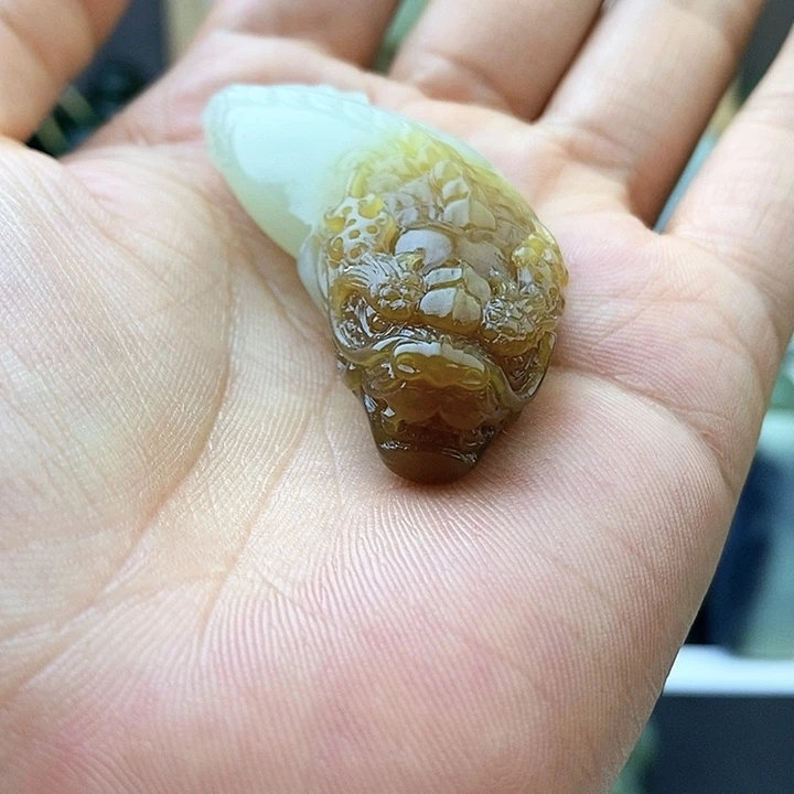 和田玉未镶嵌颈饰俄糖龙鱼精致吊坠