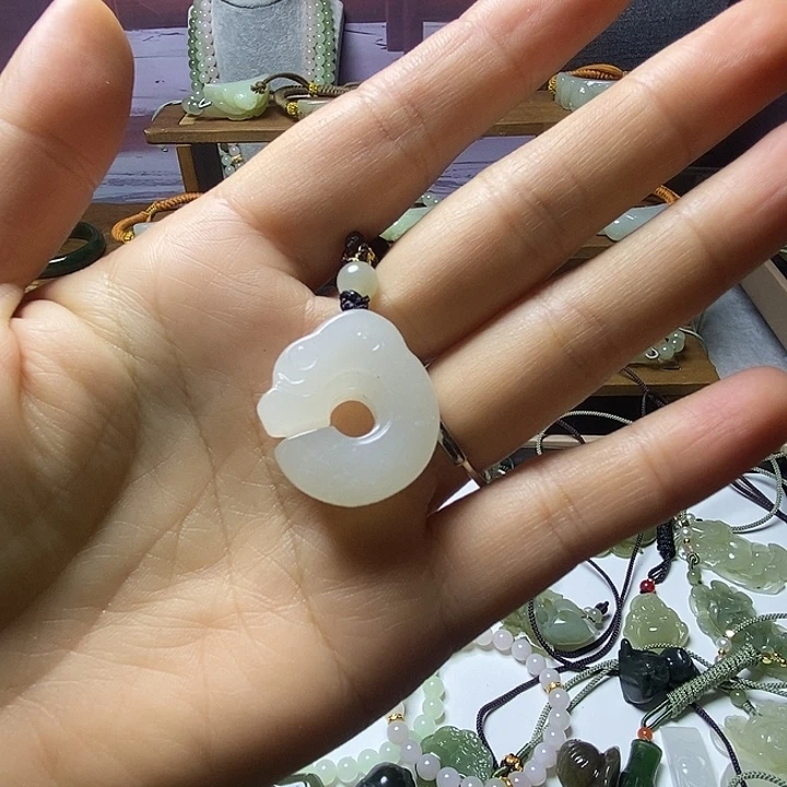 阳***窝和田玉未镶嵌颈饰