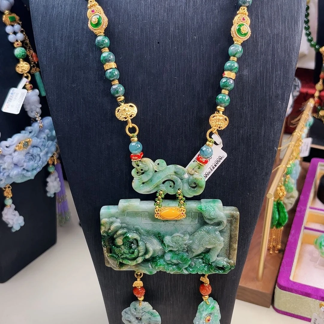 【闪购商品】翡翠吊坠(赠链)未镶嵌狮子