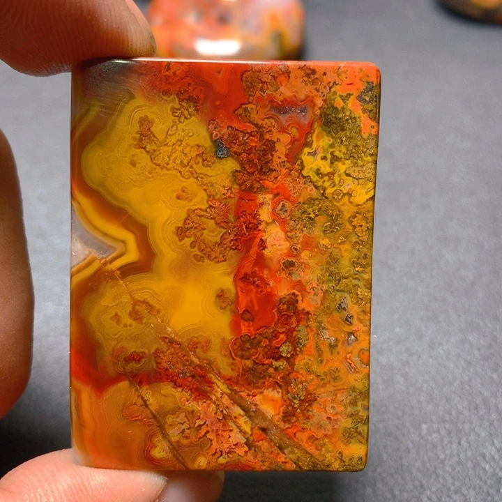 玛瑙/玉髓颈饰未镶嵌卧****人