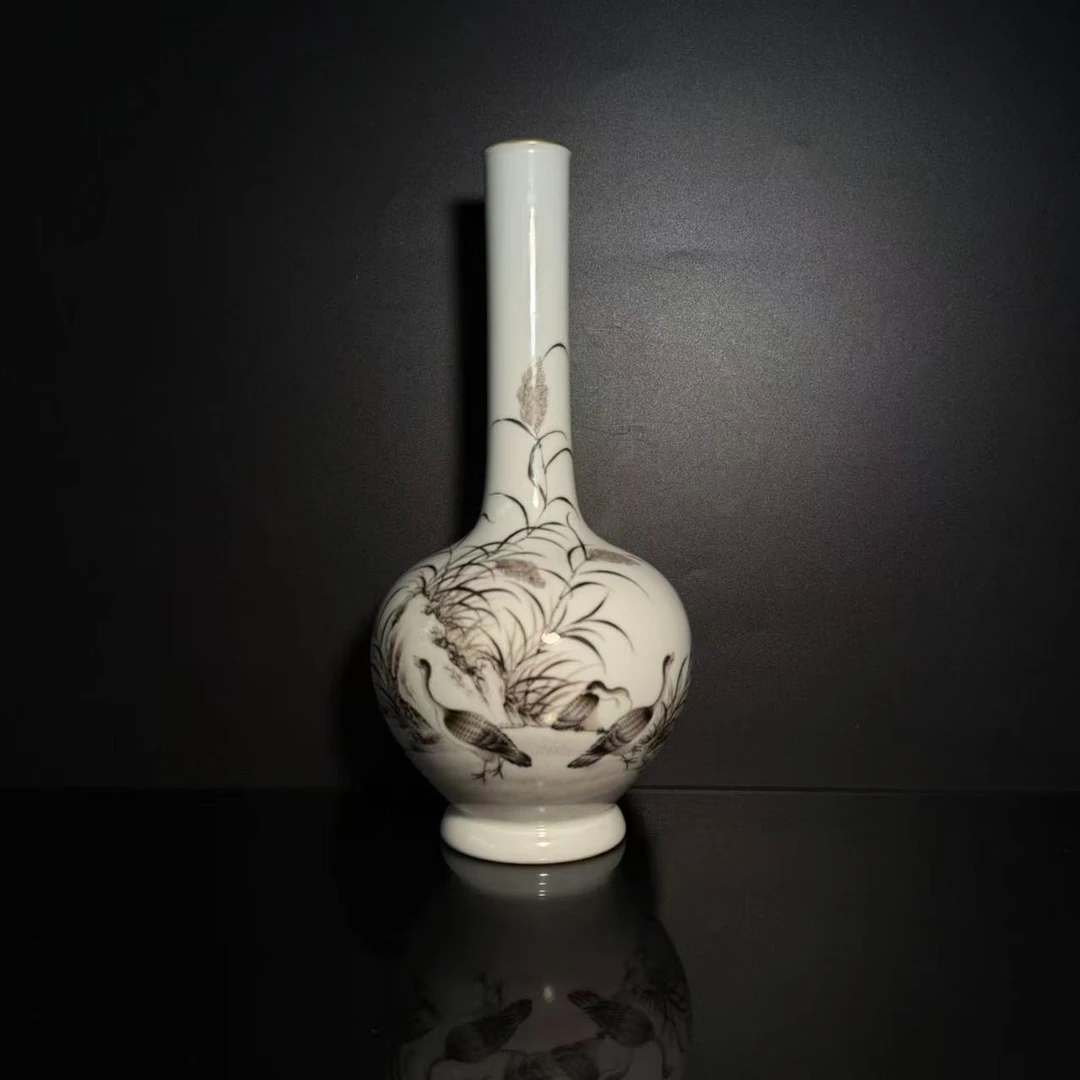 Lot26-墨彩芦燕长颈瓶-雍正年制款H:24cm-BJ12090030001003