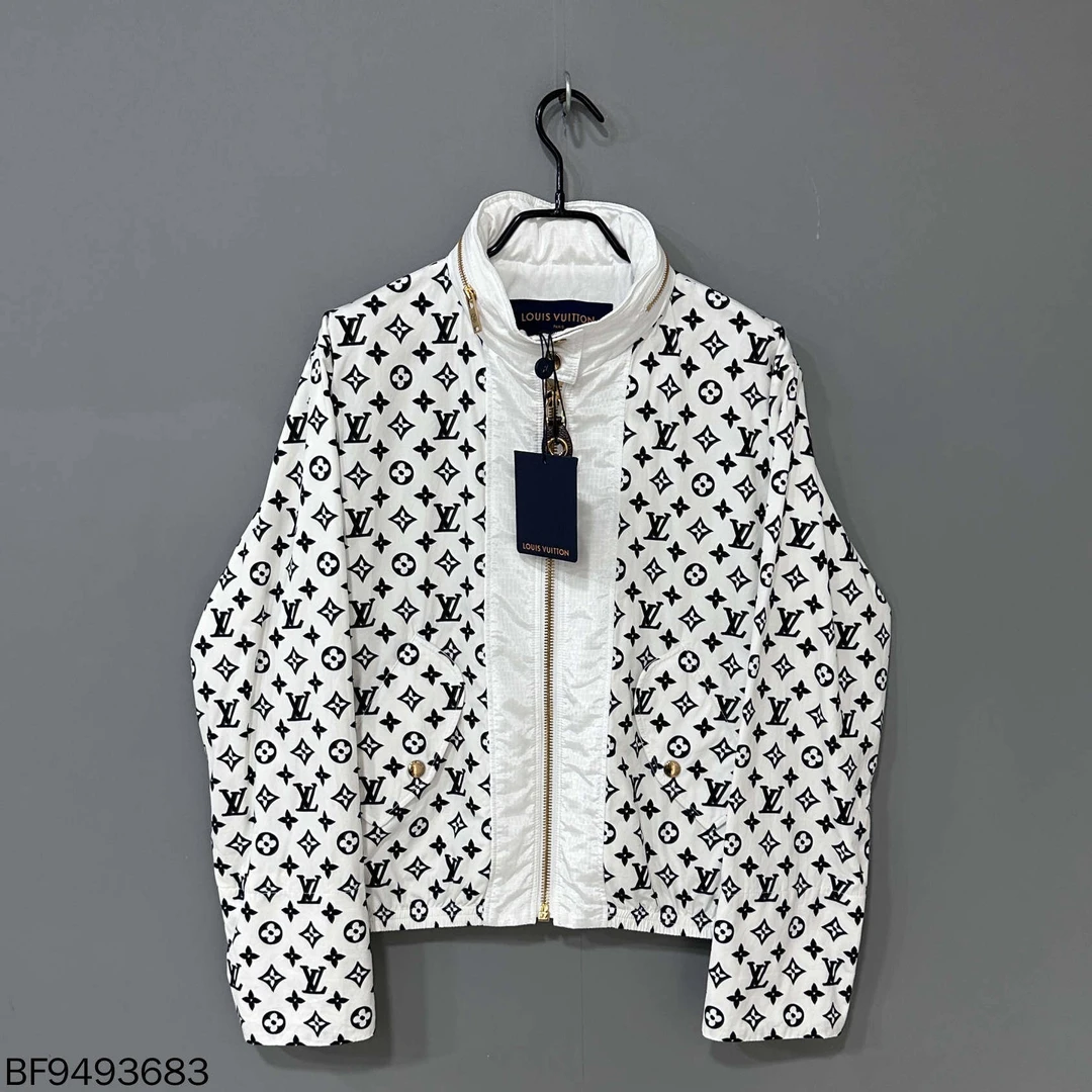 未使用 LouisVuitton/路易威登 新款满印冲锋衣外套/34码/93683