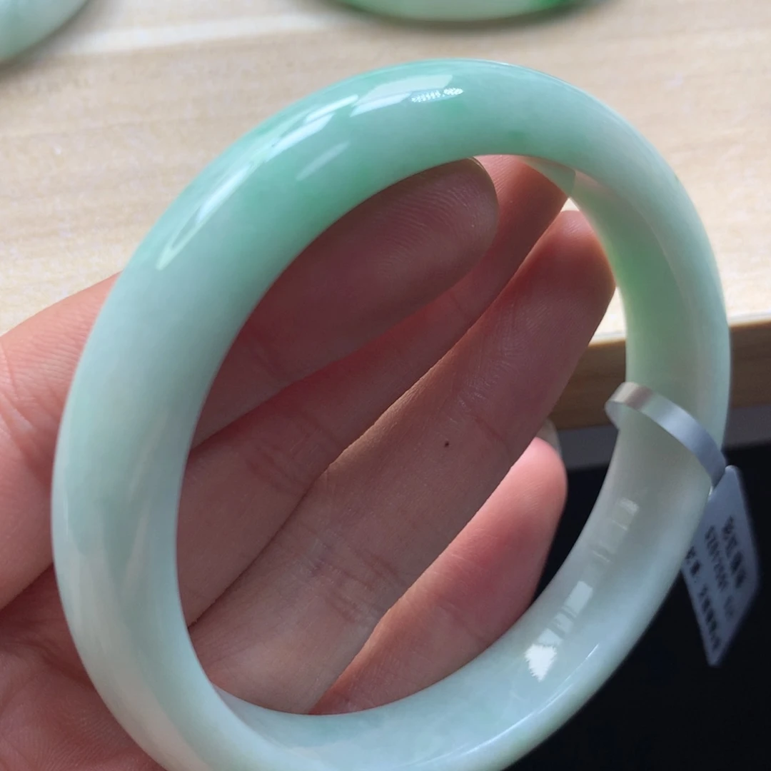 未镶嵌手镯翡翠手镯