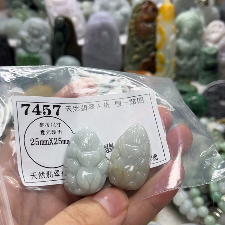 翡翠未镶嵌颈饰7457瑕疵
