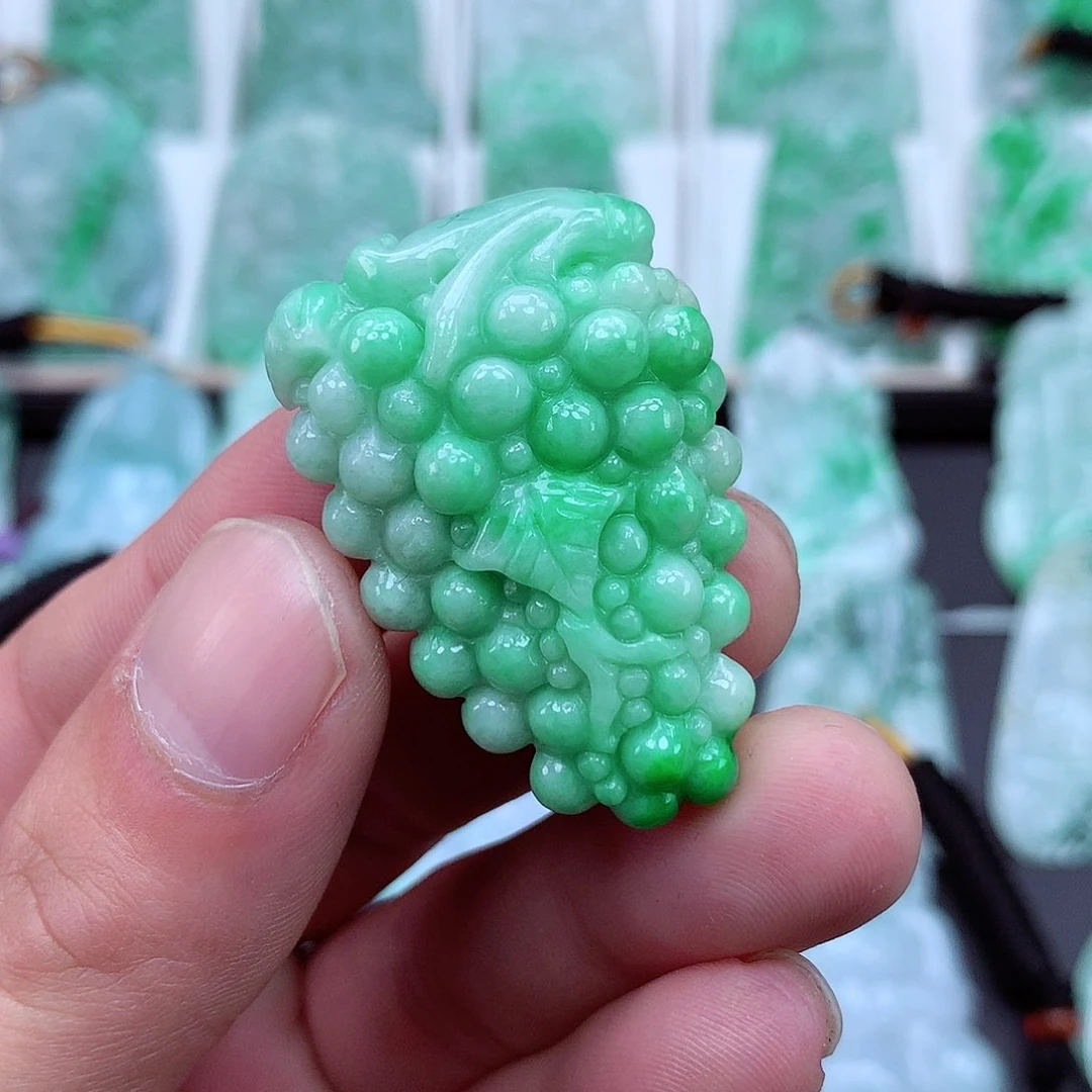 翡翠颈饰未镶嵌翡翠吊坠