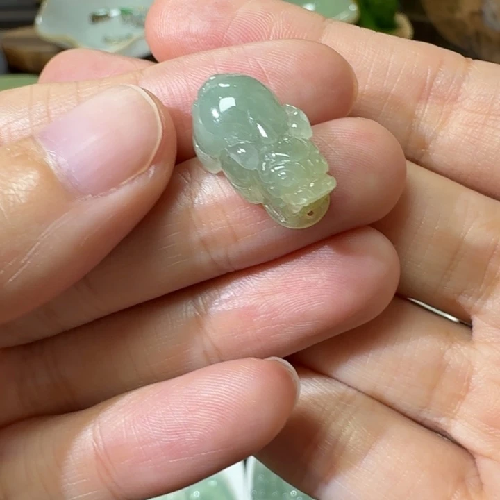 定制翡翠未镶嵌貔貅