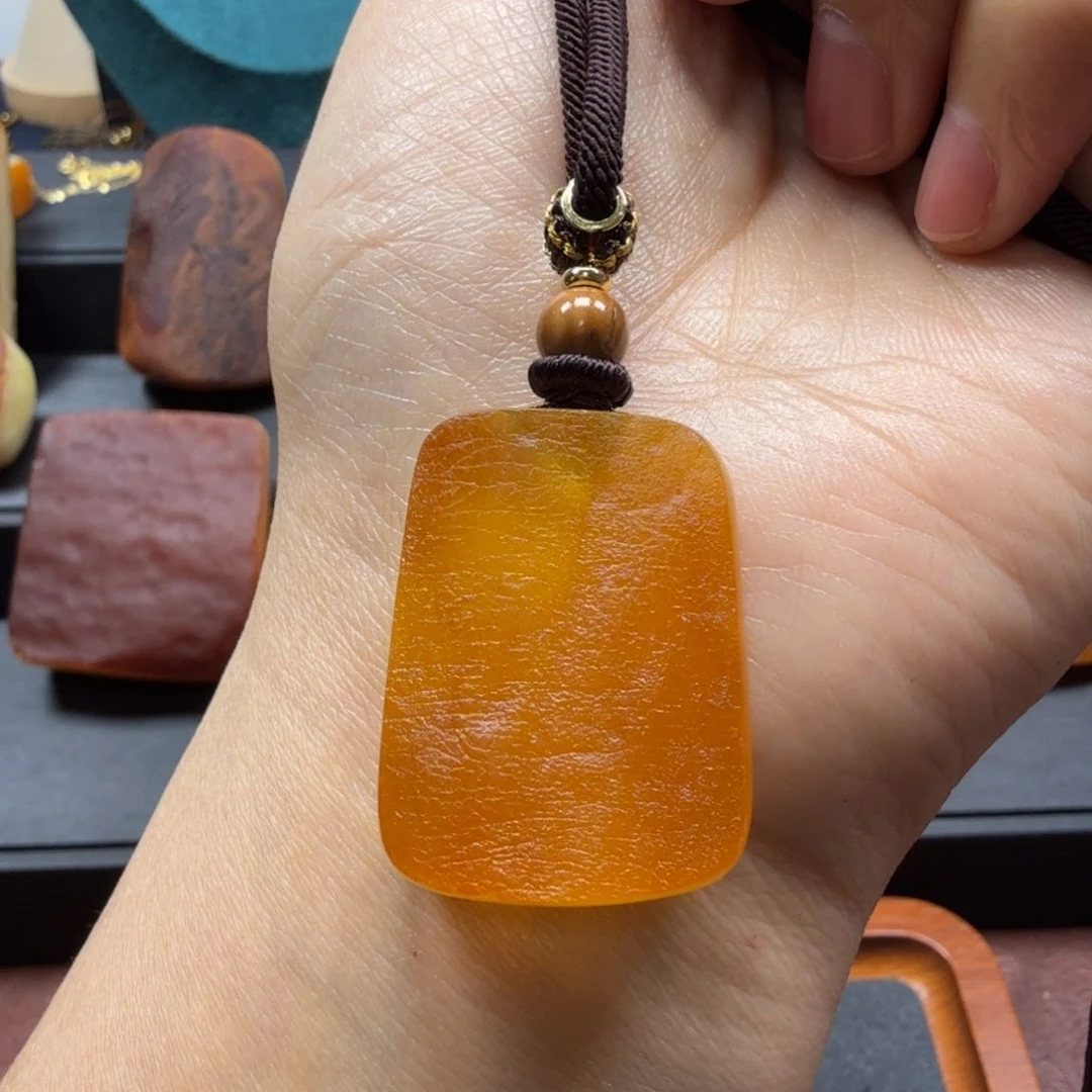 琥珀吊坠(赠链)未镶嵌