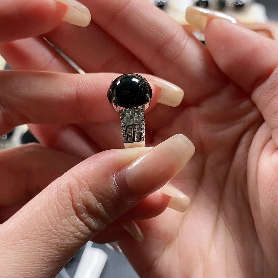 翡翠戒指18K金镶嵌雪*1。