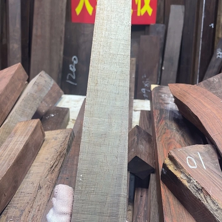 交趾黄檀（大红酸枝）