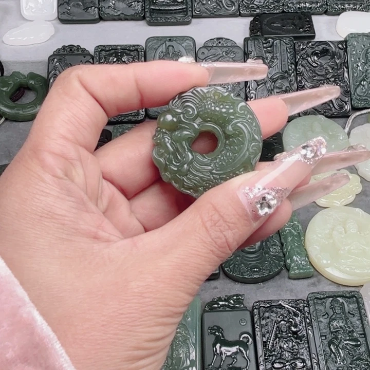 和田玉未镶嵌颈饰