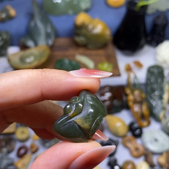 岫岩河磨玉（透闪石质玉）未镶嵌挂件玉琮