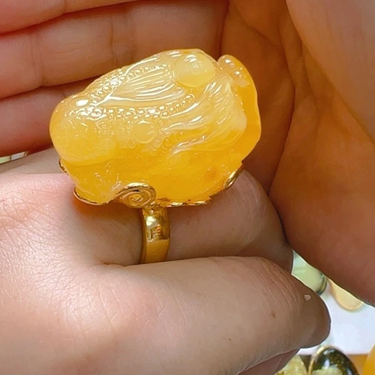 未镶嵌琥珀珠宝奇石