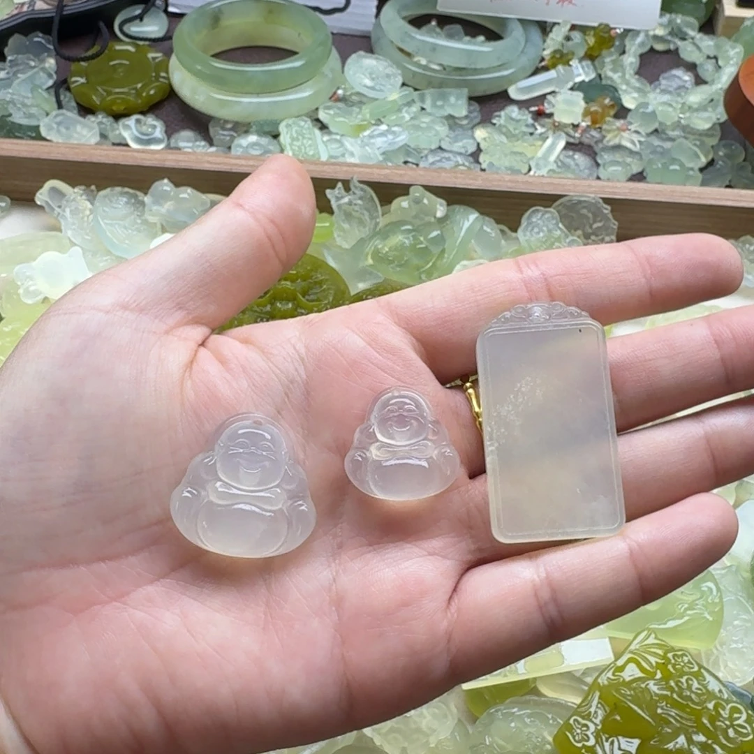 向***往蛇纹石玉合金颈饰