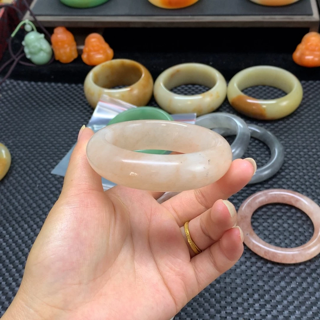 石英质玉手镯未镶嵌