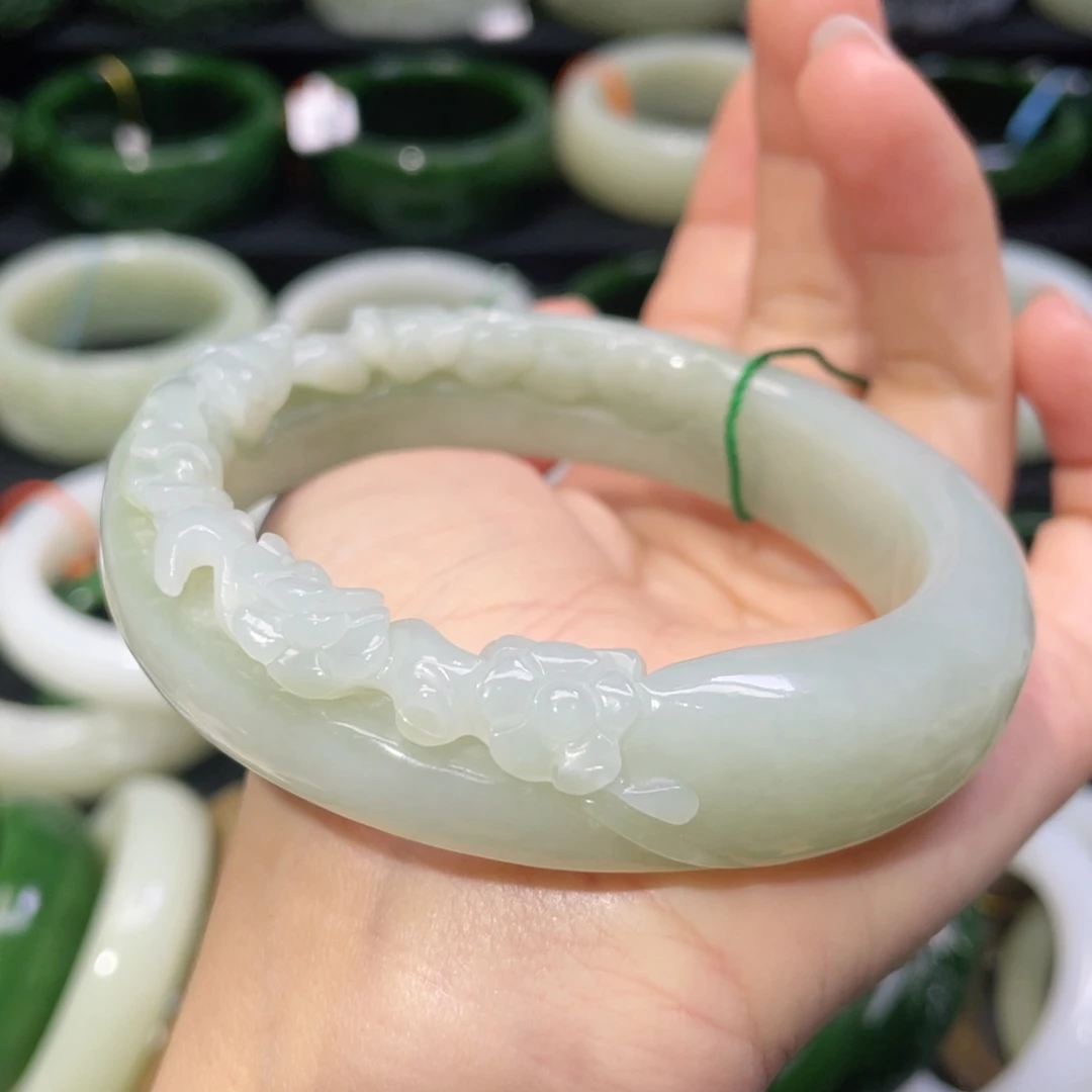 未镶嵌手镯和田玉87。    圈口62+