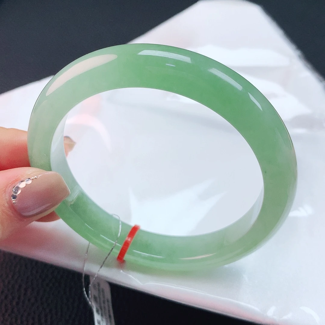 翡翠手镯未镶嵌58圈