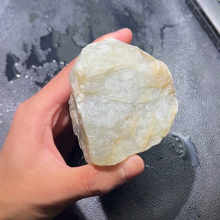 和田玉（糖玉）未镶嵌珠宝奇石