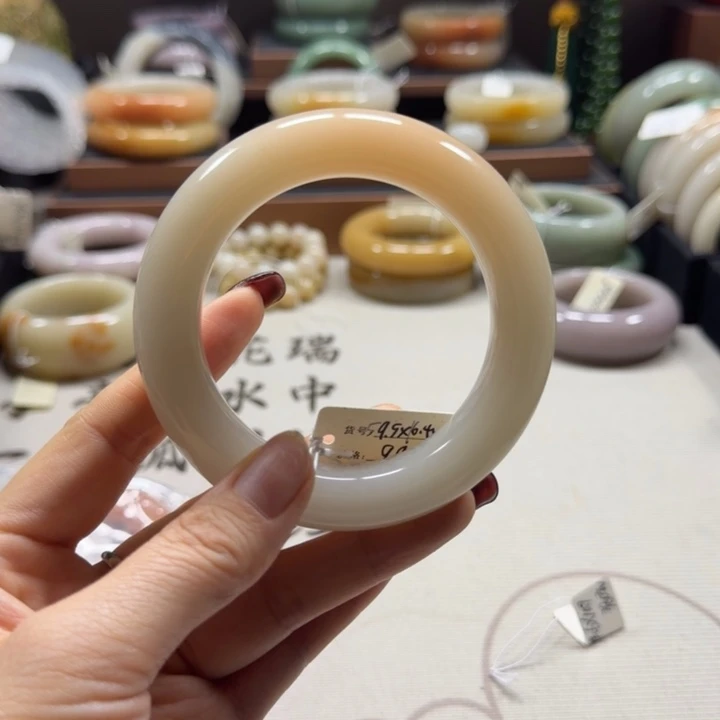 石英质玉未镶嵌手镯