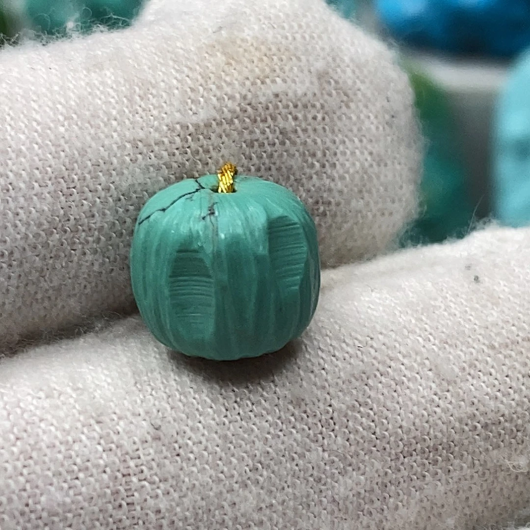 绿松石未镶嵌天然原矿 地大质检10.5mm