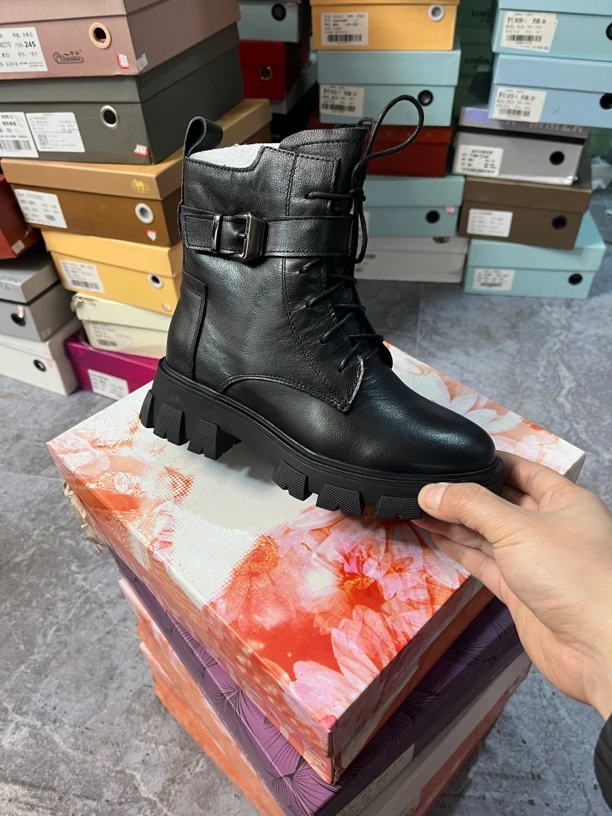 8028 黑色 牛皮短靴