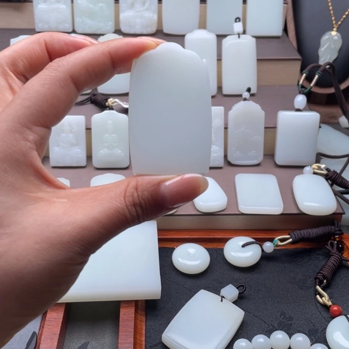 和田玉未镶嵌颈饰