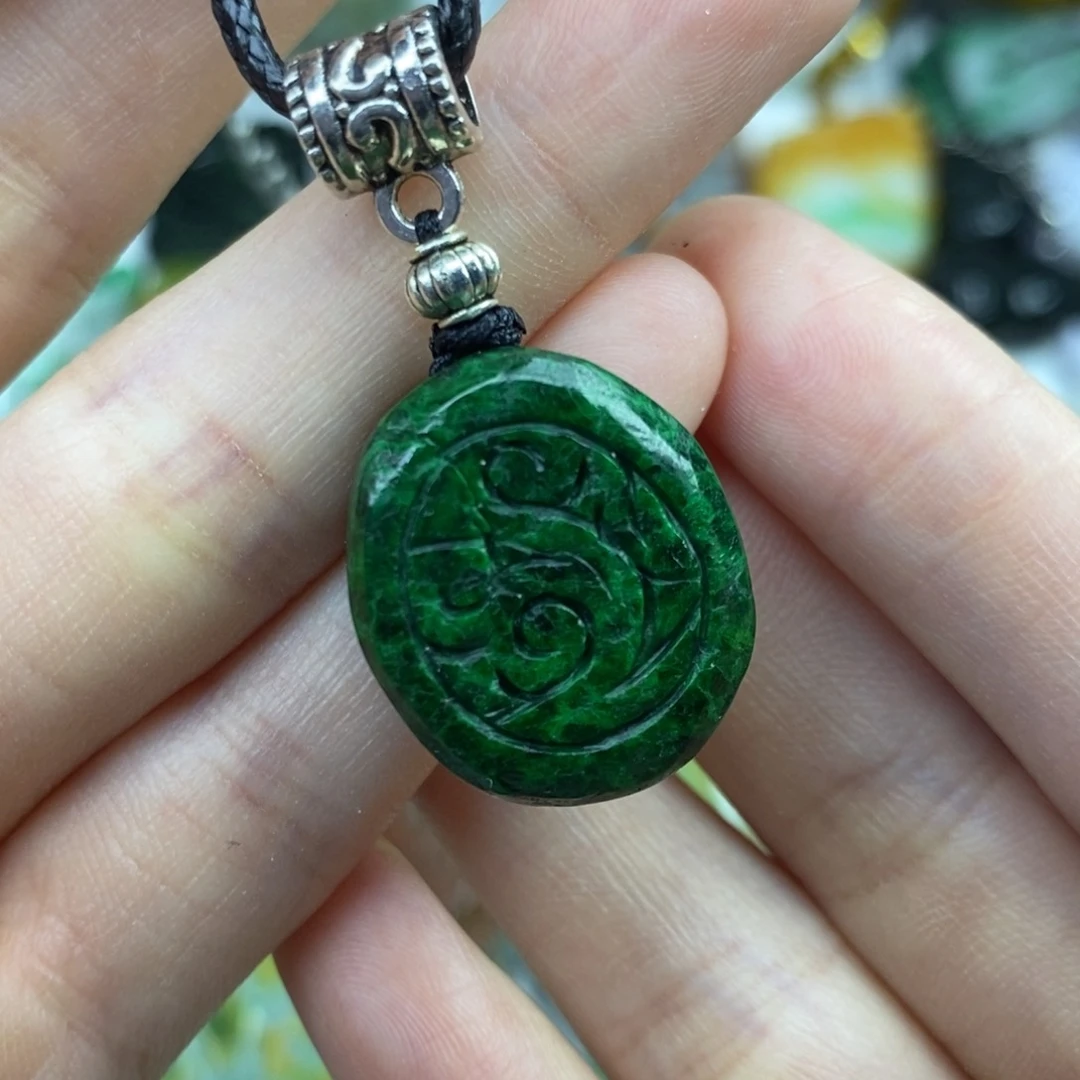 翡翠未镶嵌颈饰彩**姐