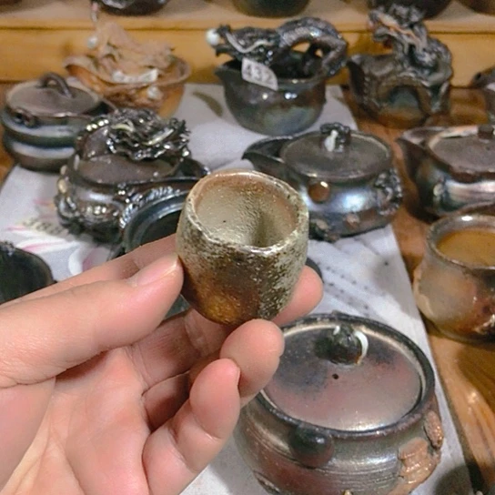 瓷片粗陶的小杯子