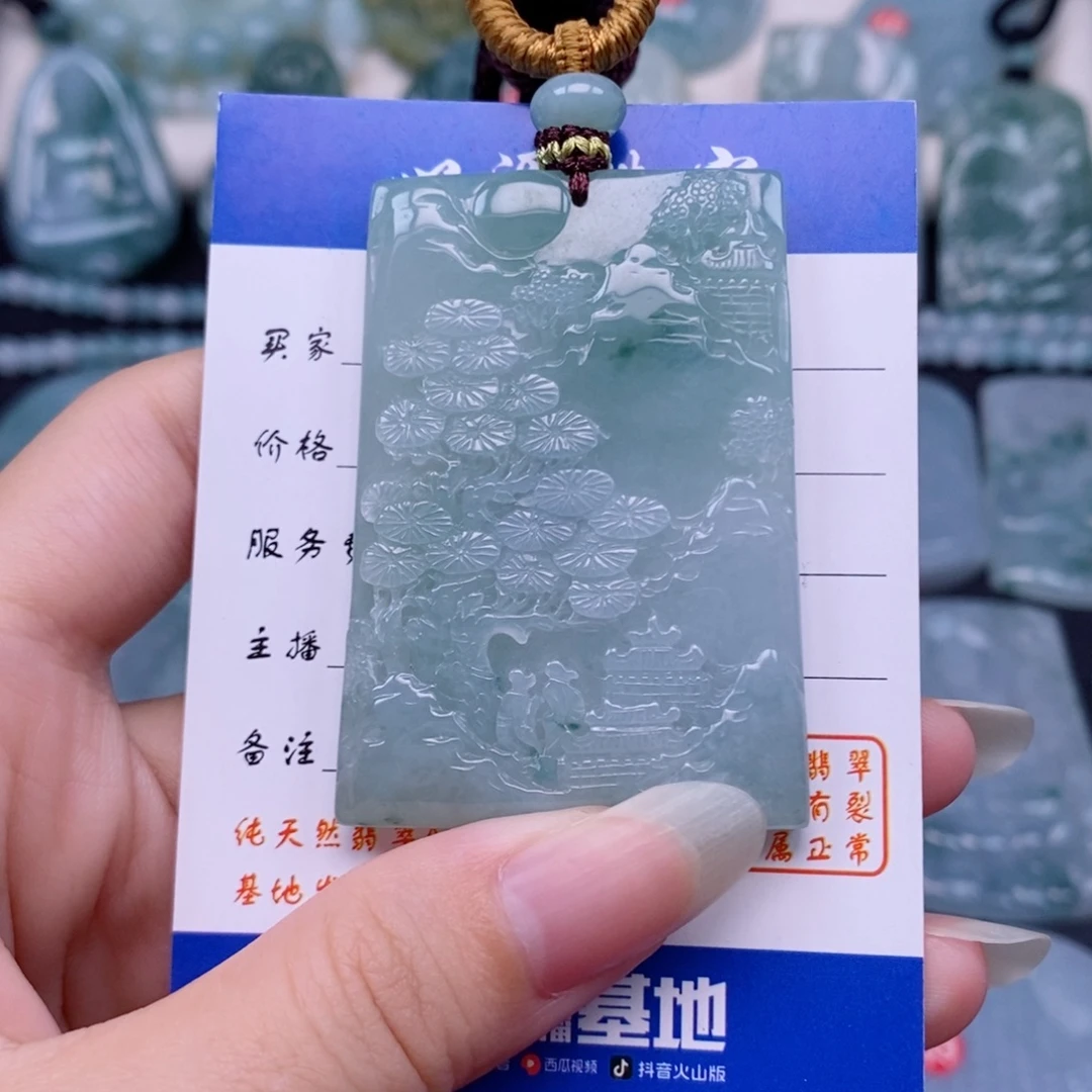 翡翠未镶嵌颈饰山水