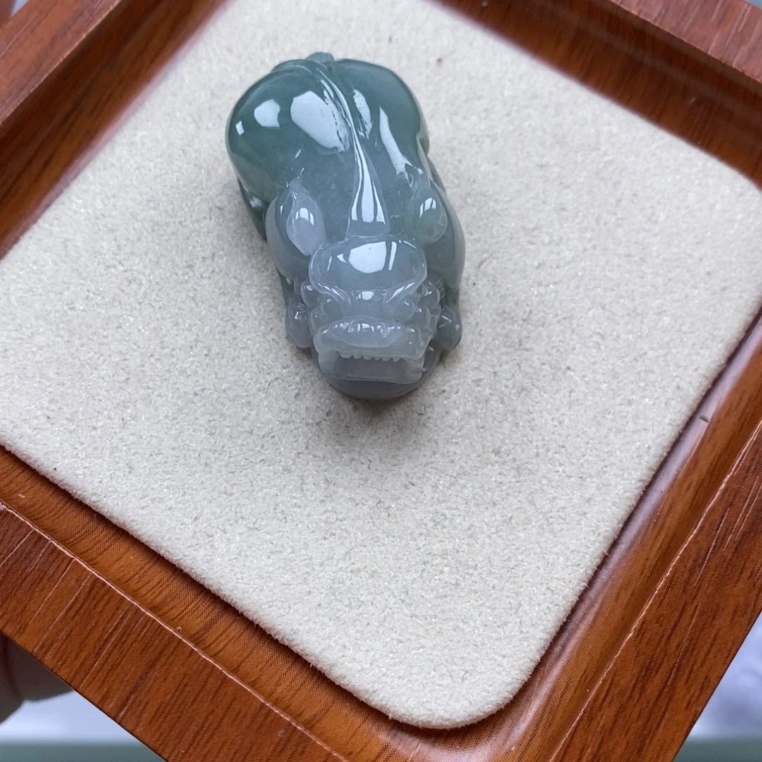 翡翠未镶嵌颈饰如意貔貅