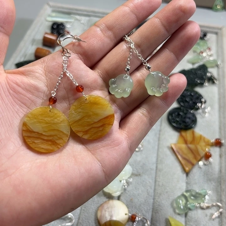 蛇纹石玉合金耳饰