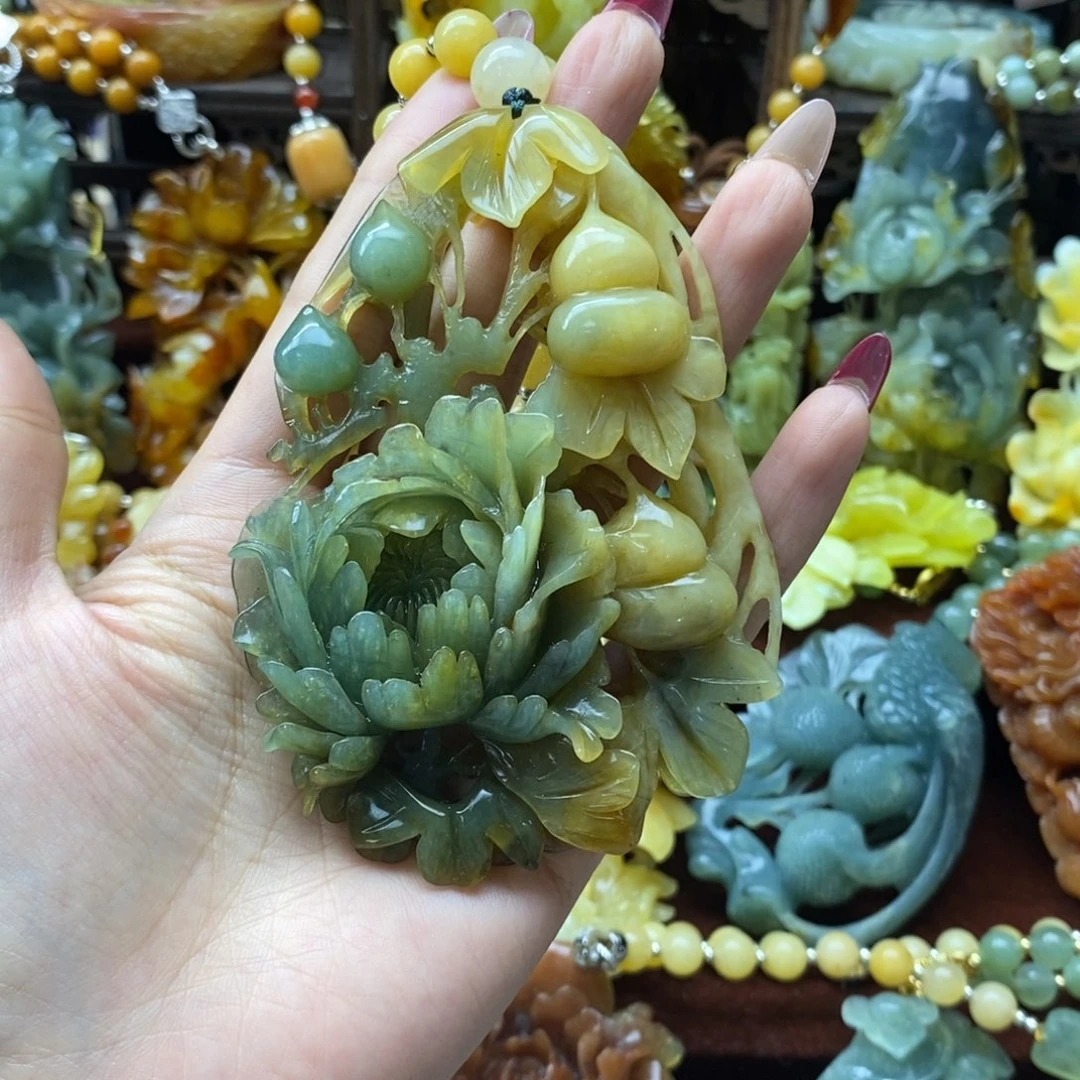 蛇纹石玉颈饰未镶嵌霞*: