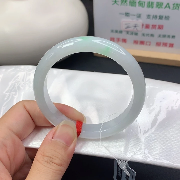 翡翠手镯未镶嵌5556