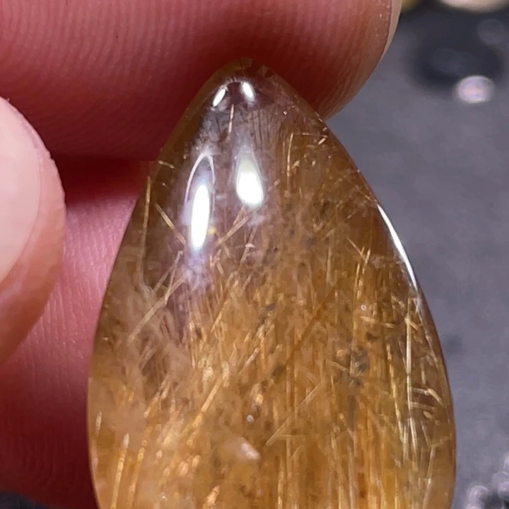 喵***奶未镶嵌发晶颈饰钛晶