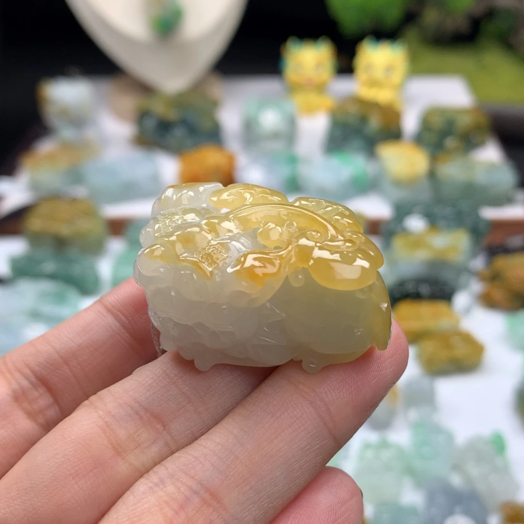 翡翠未镶嵌颈饰貔貅25