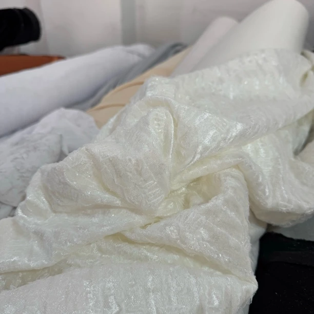 64 设计师款满天星细闪立体提花盘花金丝绒面料3米价